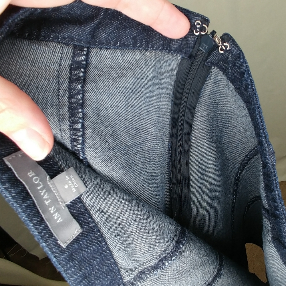 Ann Taylor Dark Wash Denim Jean Skirt Size 6 - Picture 4 of 6